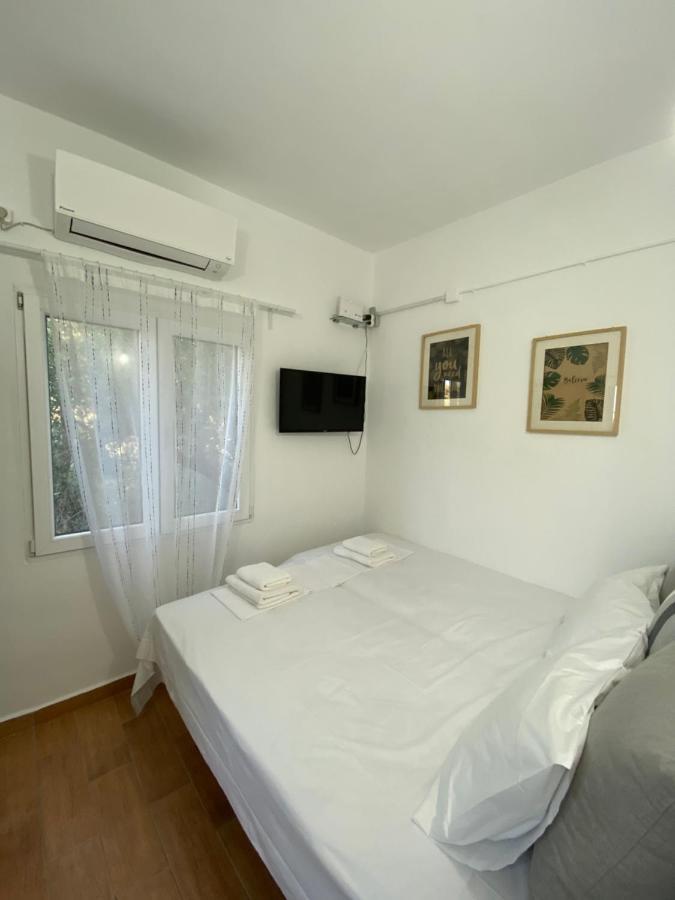 House With Beautiful Garden In Plomari Apartment Bagian luar foto