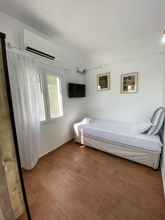House With Beautiful Garden In Plomari Apartment Bagian luar foto